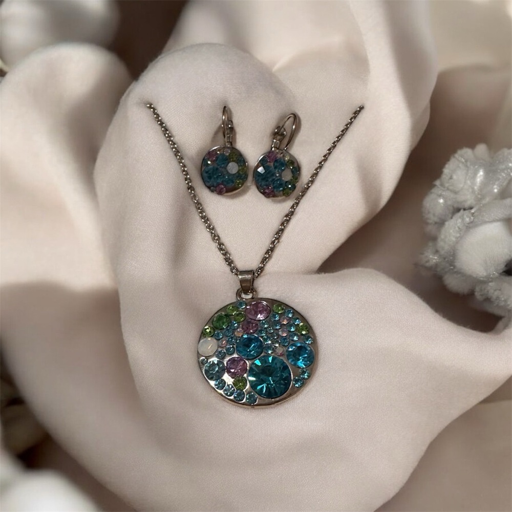 Elegant Multicolor Crystal Pendant Necklace and Earrings Set